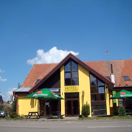 Restaurace Penzion Rafael Dlouhá Brtnice Buitenkant foto