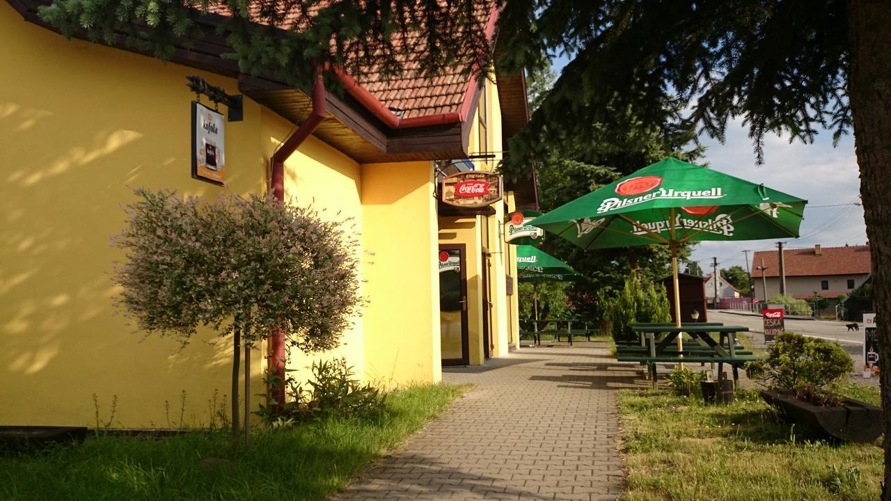 Restaurace Penzion Rafael Dlouhá Brtnice Buitenkant foto