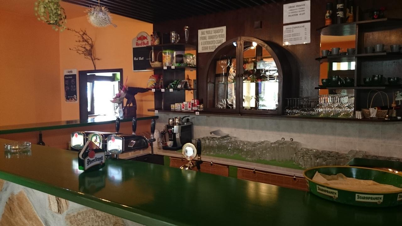 Restaurace Penzion Rafael Dlouhá Brtnice Buitenkant foto