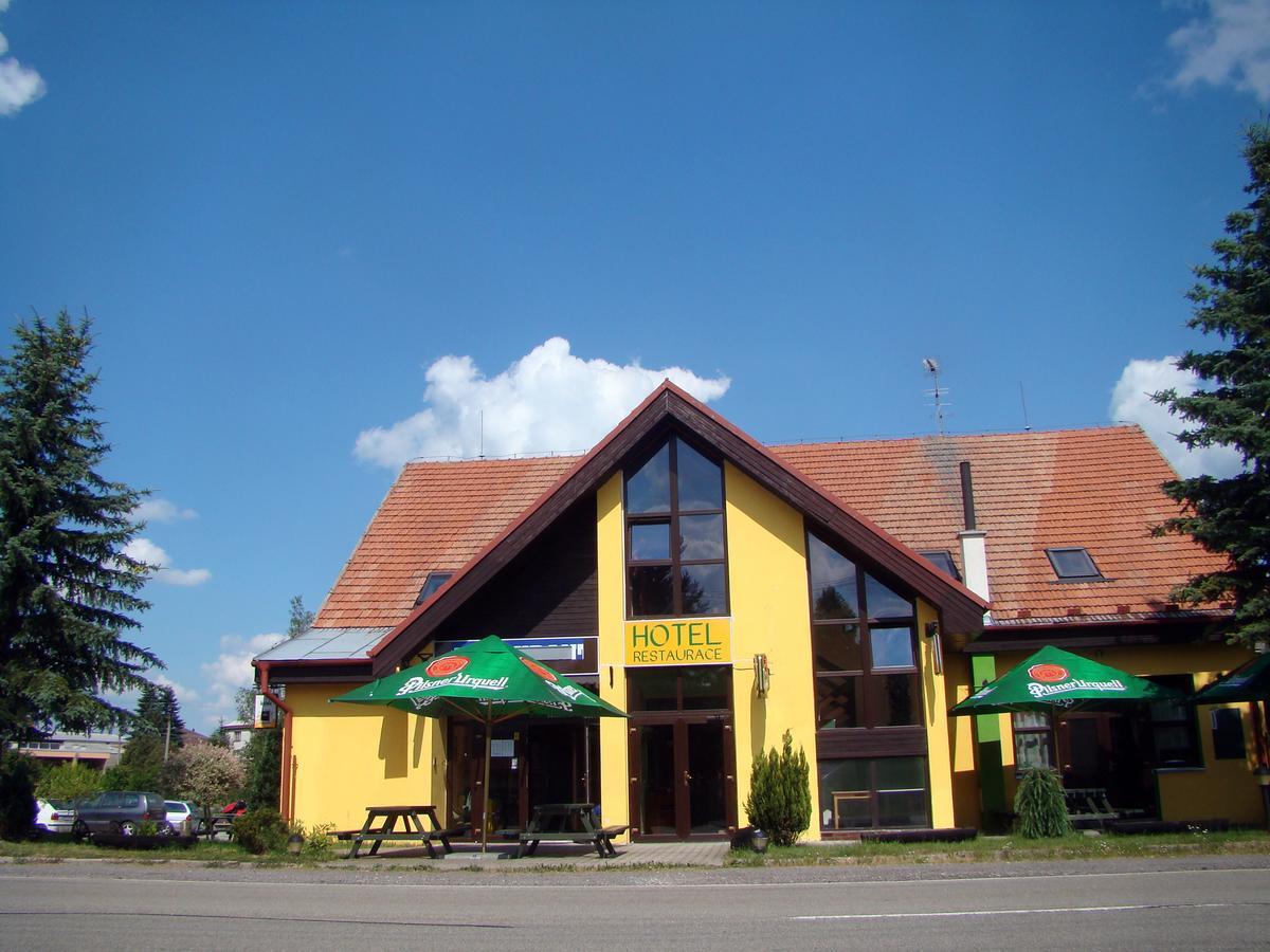 Restaurace Penzion Rafael Dlouhá Brtnice Buitenkant foto